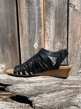Aerosoles black wedge sandals size 7.5